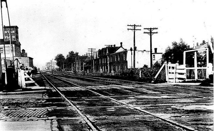 east from Avenue